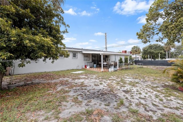 5631 NW 174th Dr, Miami Gardens, FL 33055