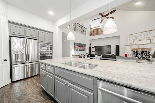 944 Highpoint Way, Roanoke, TX 76262