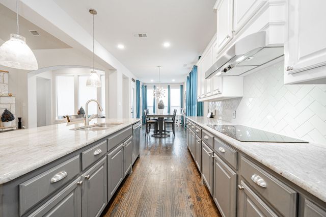 944 Highpoint Way, Roanoke, TX 76262