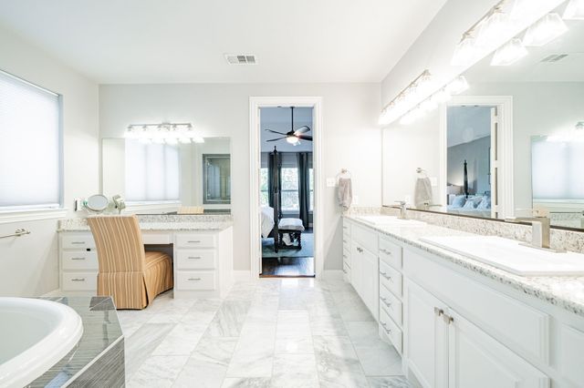 944 Highpoint Way, Roanoke, TX 76262