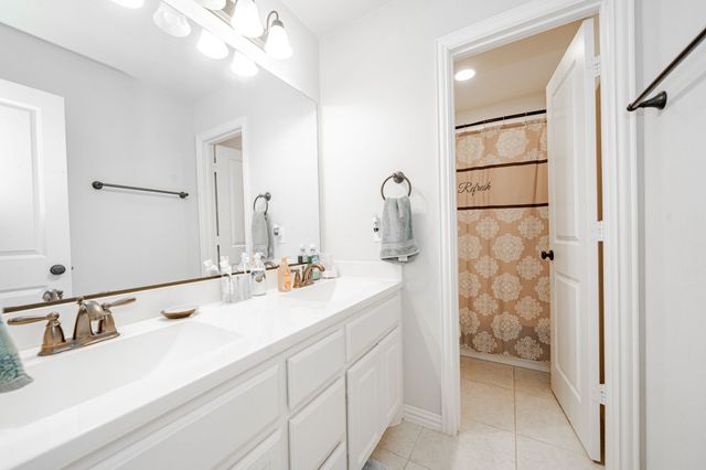 944 Highpoint Way, Roanoke, TX 76262