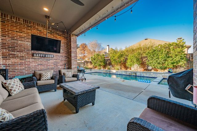 944 Highpoint Way, Roanoke, TX 76262