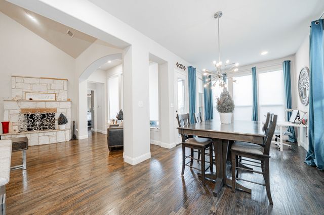 944 Highpoint Way, Roanoke, TX 76262