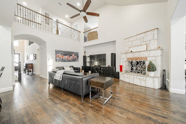 944 Highpoint Way, Roanoke, TX 76262