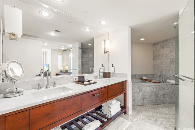 223 Saratoga Road 3710, Honolulu, HI 96815
