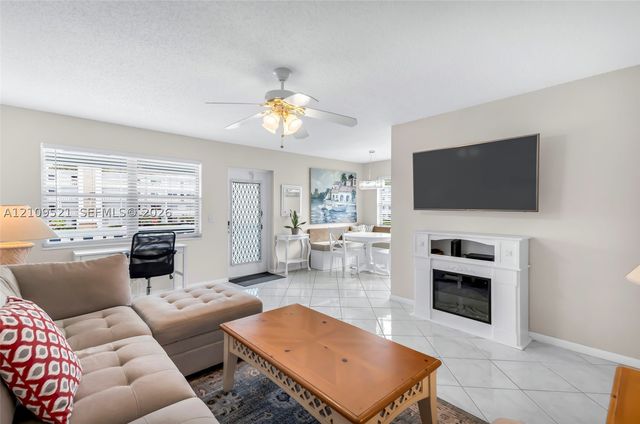 103 E Lyndhurst E 103, Deerfield Beach, FL 33442
