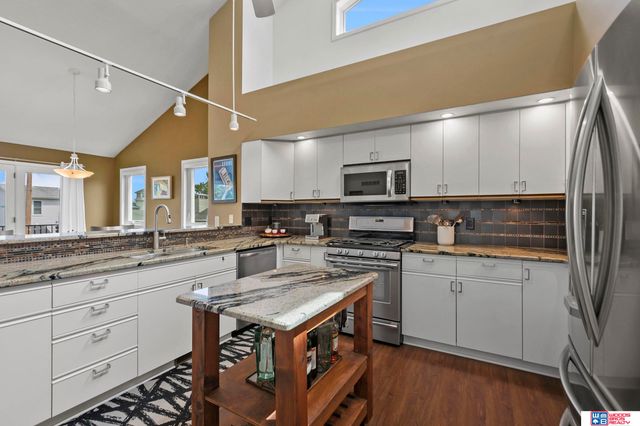 1216 Surfside Court, Lincoln, NE 68528