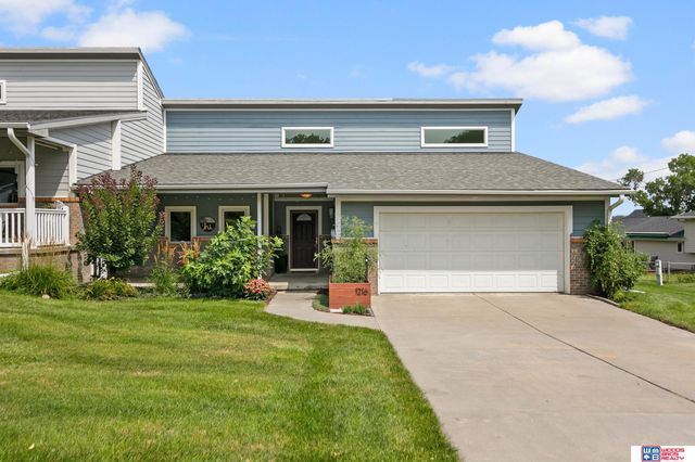 1216 Surfside Court, Lincoln, NE 68528