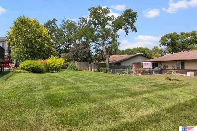 1216 Surfside Court, Lincoln, NE 68528
