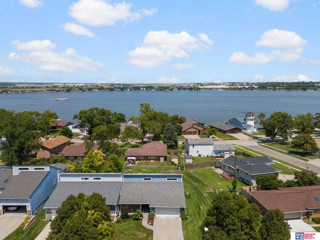 1216 Surfside Court, Lincoln, NE 68528