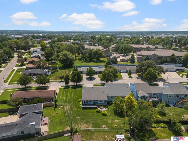 1216 Surfside Court, Lincoln, NE 68528