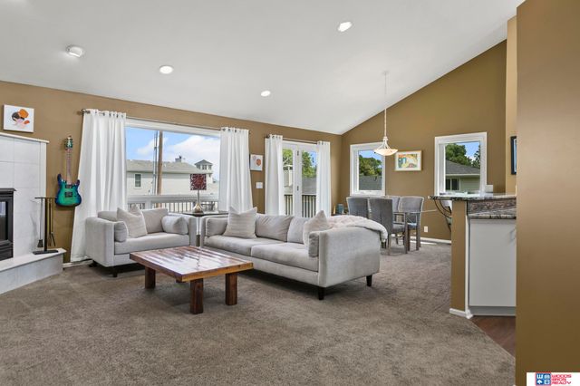 1216 Surfside Court, Lincoln, NE 68528