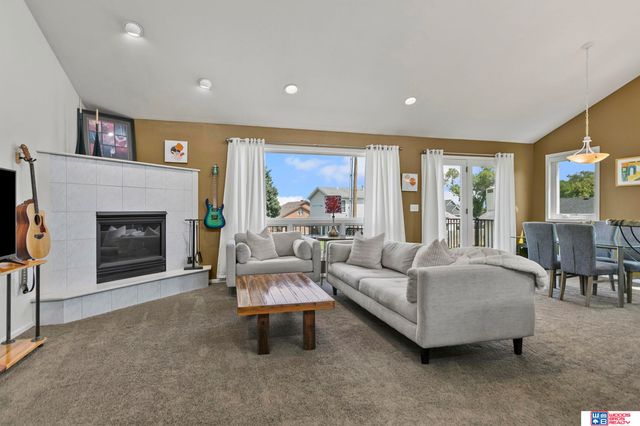 1216 Surfside Court, Lincoln, NE 68528