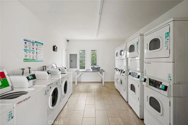 8601 International Avenue 234, Canoga Park, CA 91304