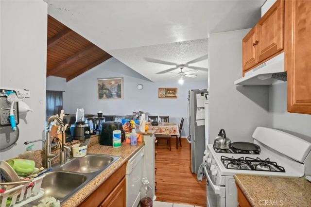 8601 International Avenue 234, Canoga Park, CA 91304