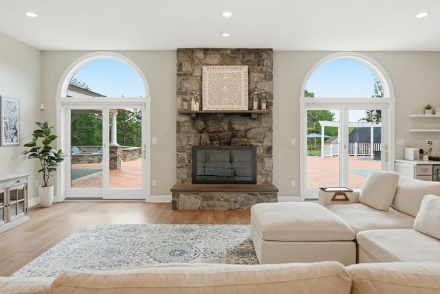 13516 TRAVILAH RD, North Potomac, MD 20878