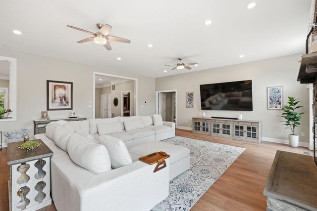 13516 TRAVILAH RD, North Potomac, MD 20878