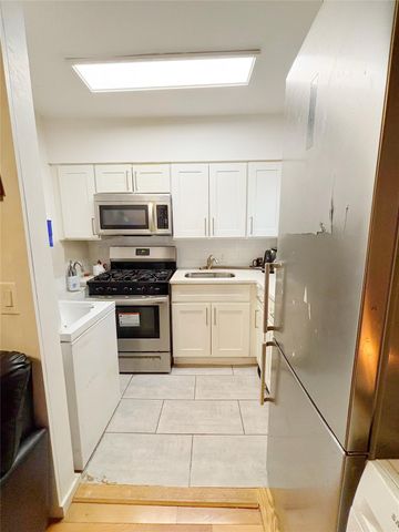 829 Adee Avenue 2L, Bronx, NY 10467