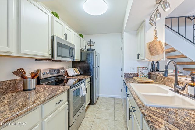 6680 E Calle La Paz B, Tucson, AZ 85715