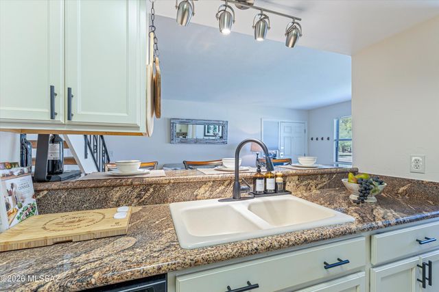 6680 E Calle La Paz B, Tucson, AZ 85715