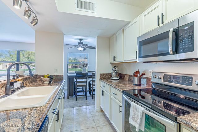 6680 E Calle La Paz B, Tucson, AZ 85715