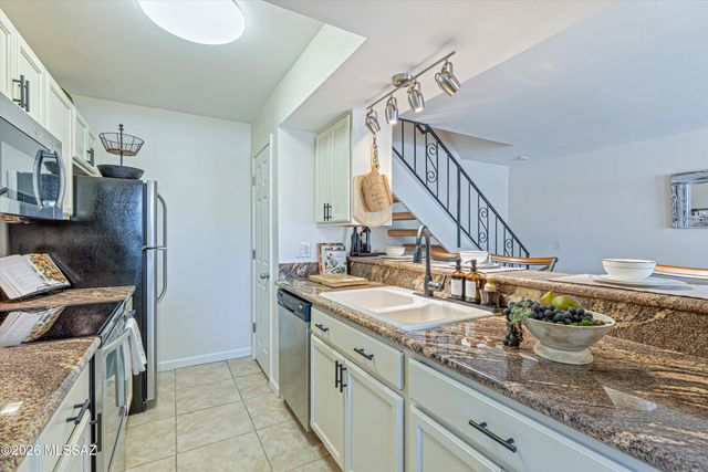 6680 E Calle La Paz B, Tucson, AZ 85715