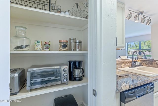 6680 E Calle La Paz B, Tucson, AZ 85715