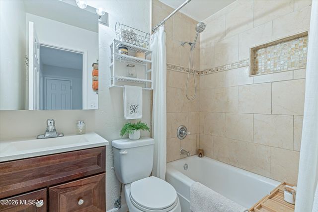6680 E Calle La Paz B, Tucson, AZ 85715
