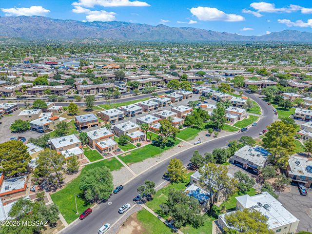 6680 E Calle La Paz B, Tucson, AZ 85715