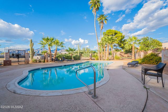 6680 E Calle La Paz B, Tucson, AZ 85715