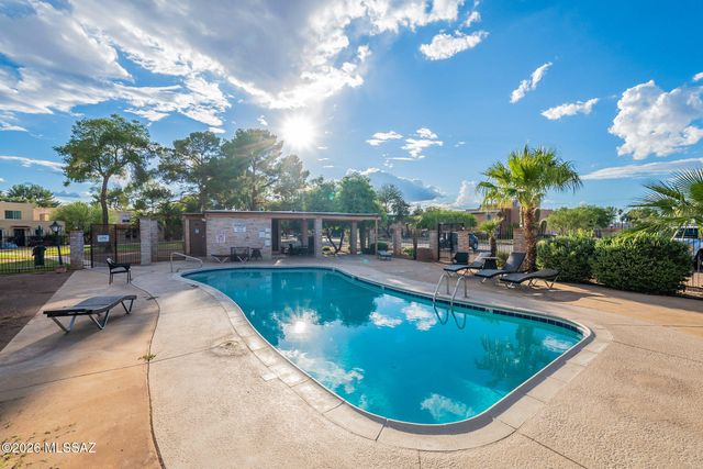 6680 E Calle La Paz B, Tucson, AZ 85715