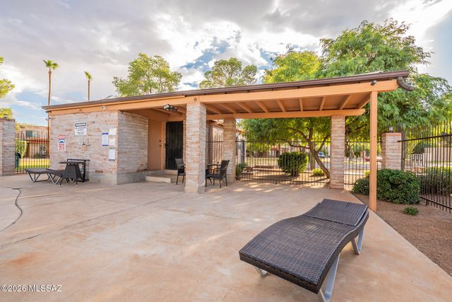 6680 E Calle La Paz B, Tucson, AZ 85715