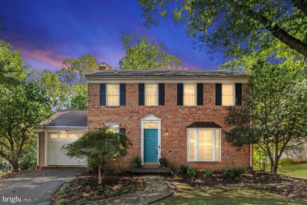 411 CENTER ST N, Vienna, VA 22180