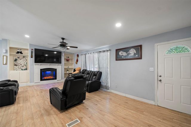 2061 Road 5100, Cleveland, TX 77327