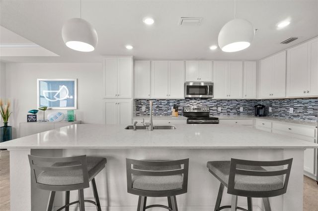 17510 GAWTHROP DRIVE 302, Bradenton, FL 34211