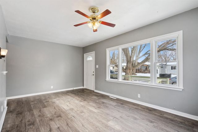 1044 Dundee, Waterloo, IA 50701