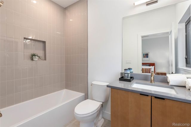 1709 Pallister Street P28, Detroit, MI 48206