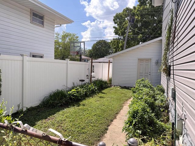 3825 S 84th STREET, Milwaukee, WI 53228