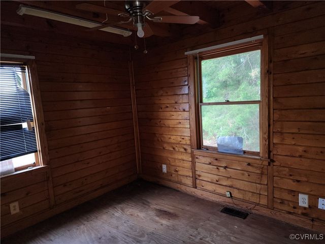 2203 County Dr, Petersburg, VA 23803