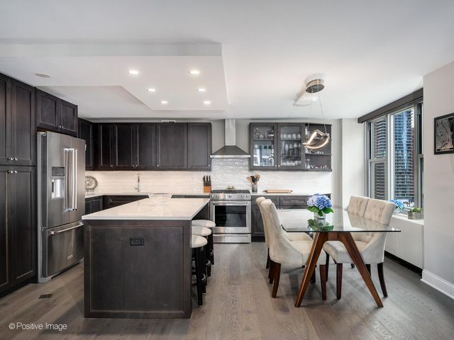 400 E RANDOLPH Street 1929, Chicago, IL 60601