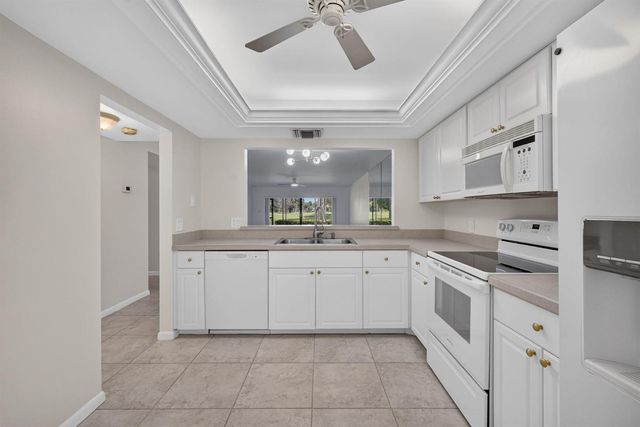 9460 Meadowood Drive 104, Fort Pierce, FL 34951