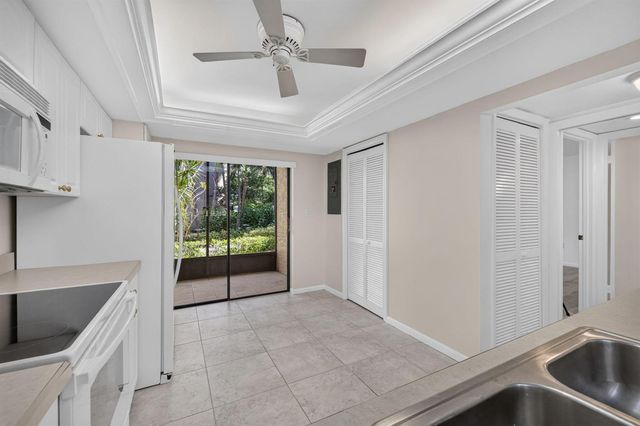 9460 Meadowood Drive 104, Fort Pierce, FL 34951