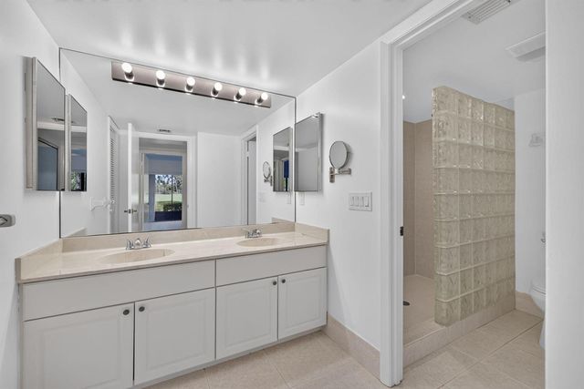 9460 Meadowood Drive 104, Fort Pierce, FL 34951