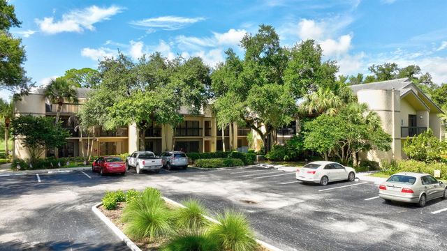 9460 Meadowood Drive 104, Fort Pierce, FL 34951