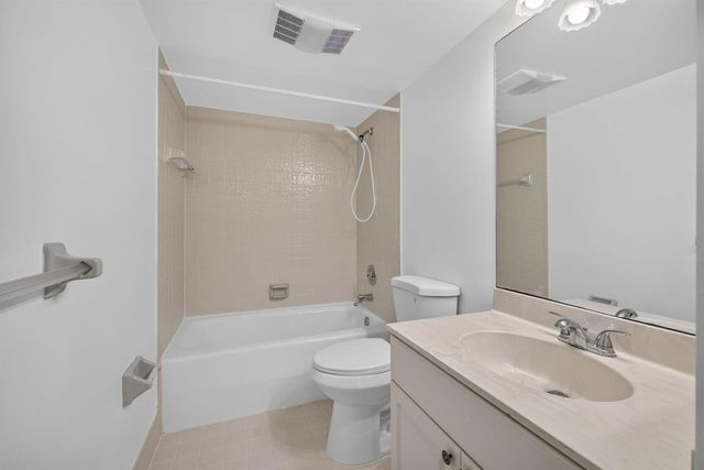 9460 Meadowood Drive 104, Fort Pierce, FL 34951
