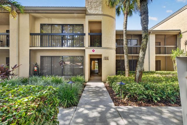 9460 Meadowood Drive 104, Fort Pierce, FL 34951