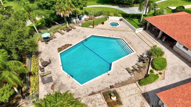 9460 Meadowood Drive 104, Fort Pierce, FL 34951
