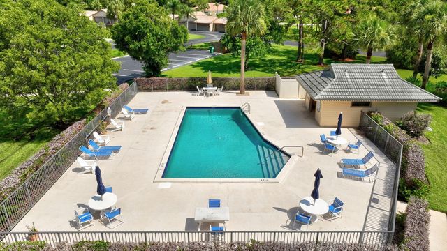 9460 Meadowood Drive 104, Fort Pierce, FL 34951