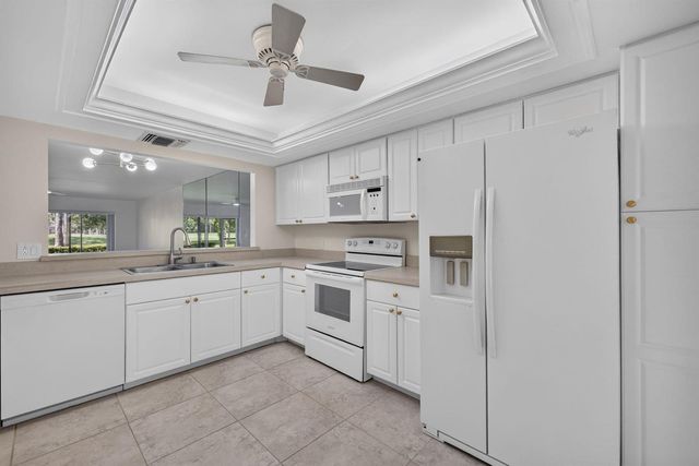 9460 Meadowood Drive 104, Fort Pierce, FL 34951