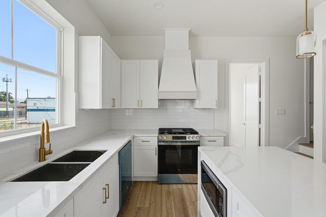 1122 Weiss Street, Houston, TX 77009